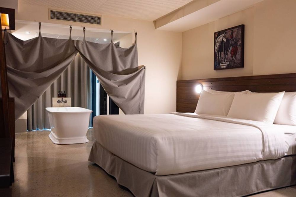 Grand Deluxe, Payaa Hotel 3*