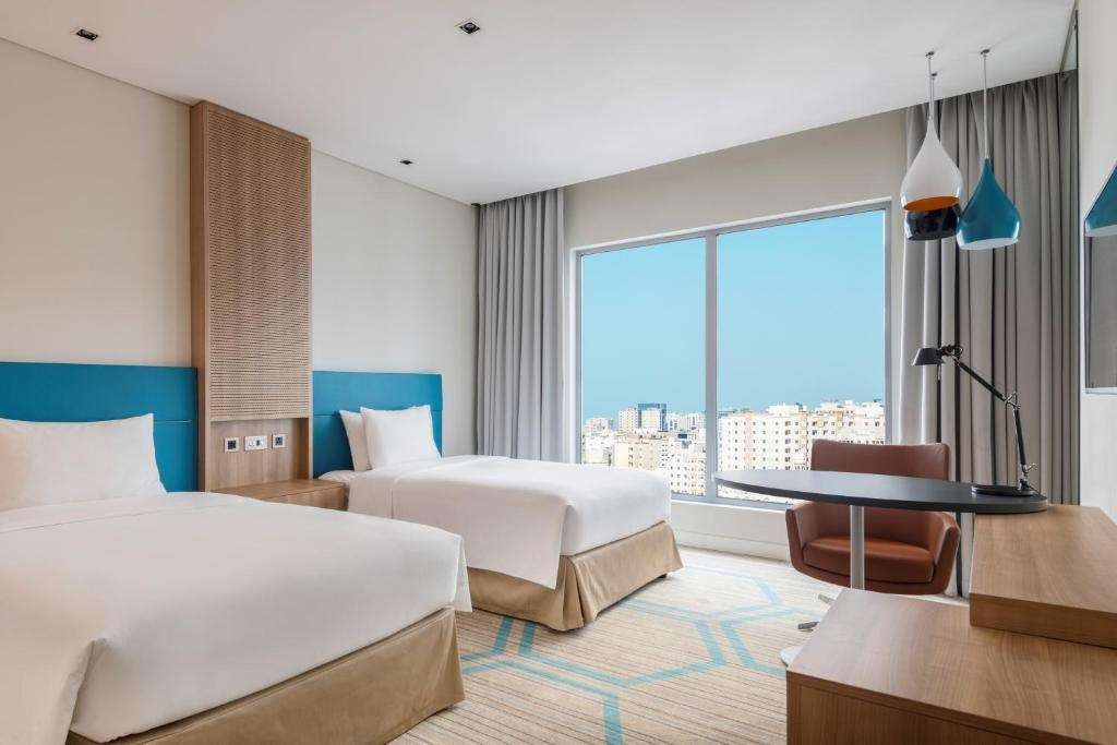 Standard Room, Holiday Inn Doha - The Business Park 4*