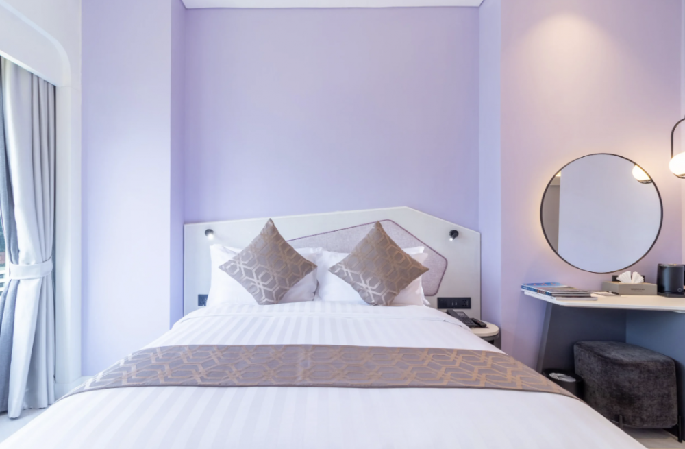 Deluxe, Queensland Hotel Bangkok 4*