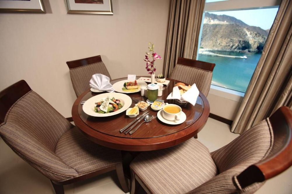 Panoramic Suite, Oceanic Khorfakkan Resort & SPA 4*