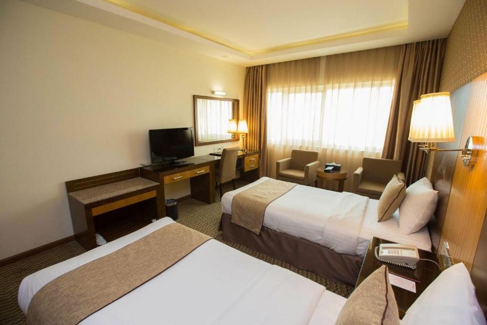 Deluxe, Fortune Plaza Hotel 3*