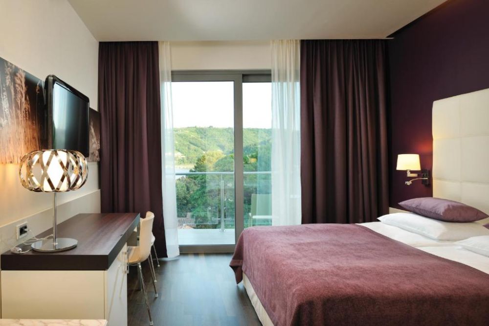 Double Comfort, Svoboda 4*