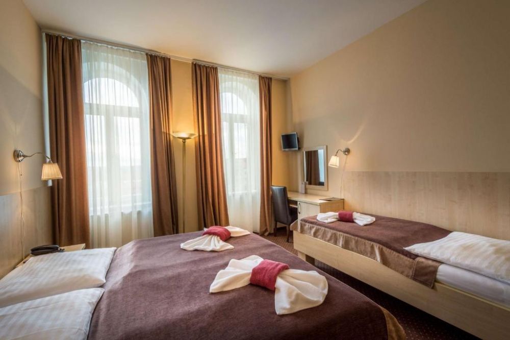 Double Standard, Prague Centre Plaza 3*