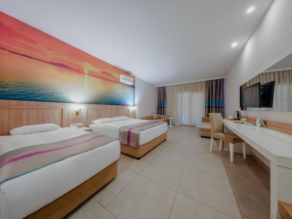 Family Room, Dream World Aqua 5*