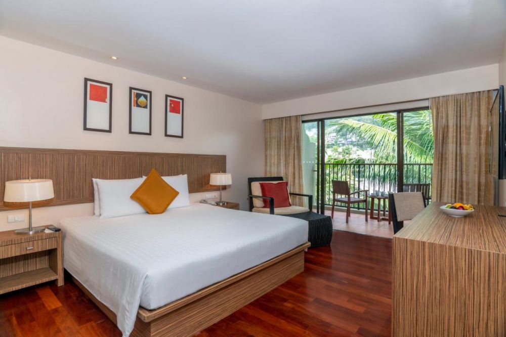 1 King Suite, Holiday Inn Resort Phuket Surin Beach (ex. Destination Resorts Phuket Surin Beach) 4*