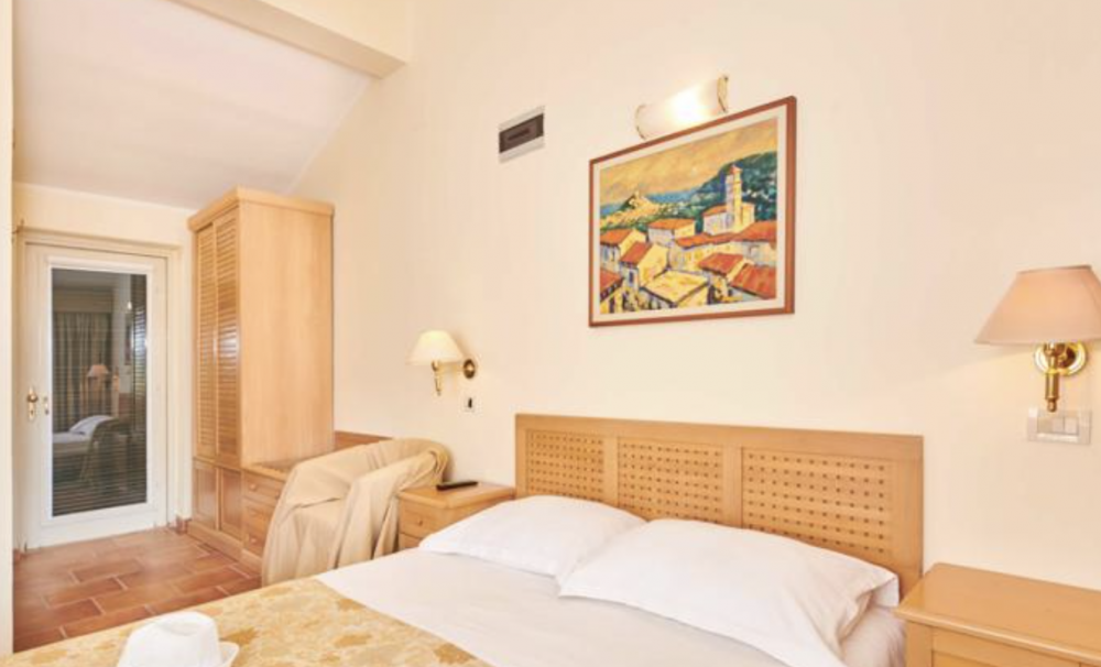 CLASSIC APARTMENT FOR 4+2 PERSONS, Apartments Bellevue Plava Laguna 4*