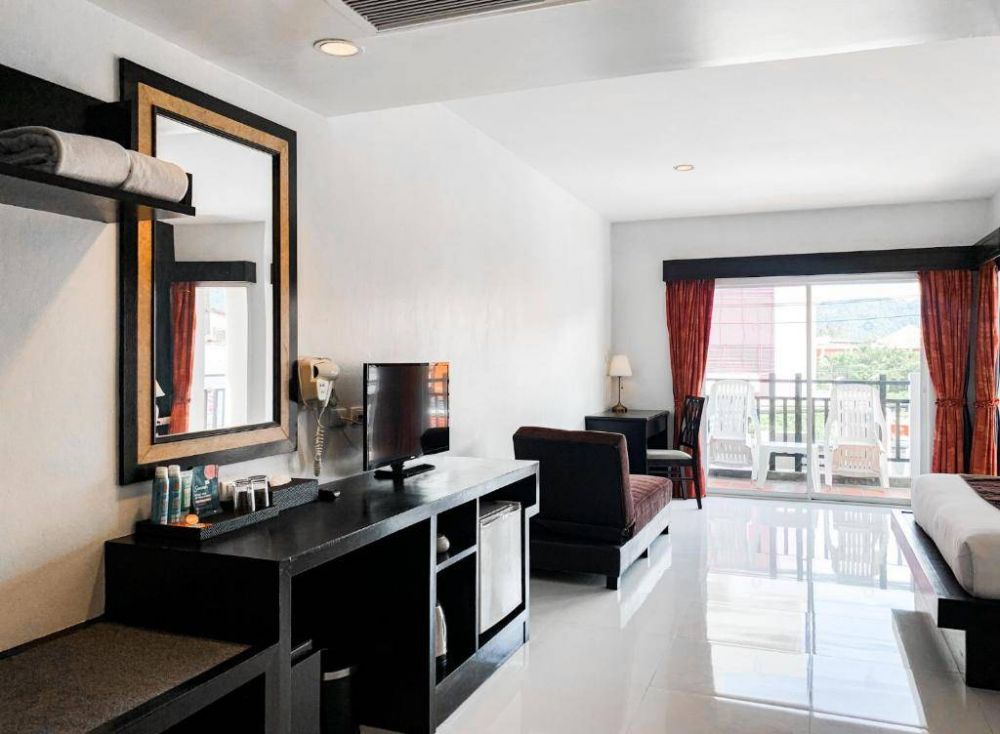 Grand Deluxe Newly Renovate Room, Amata Patong 4*