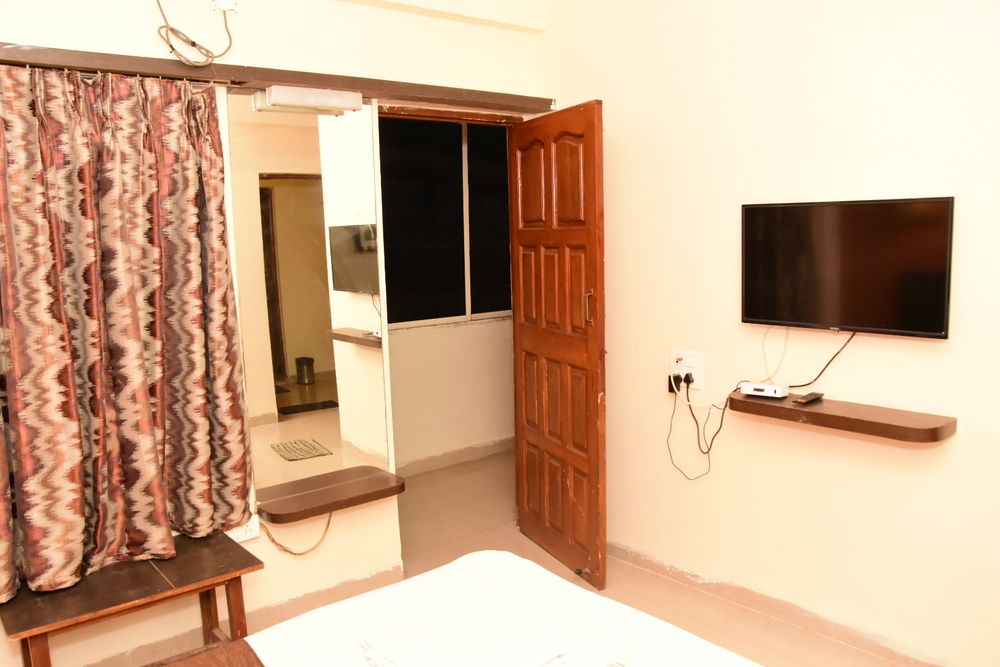 Standard AC without Balcony/with Balcony, Hotel Rajeshwar (ex. Hotel Aananda) 2*