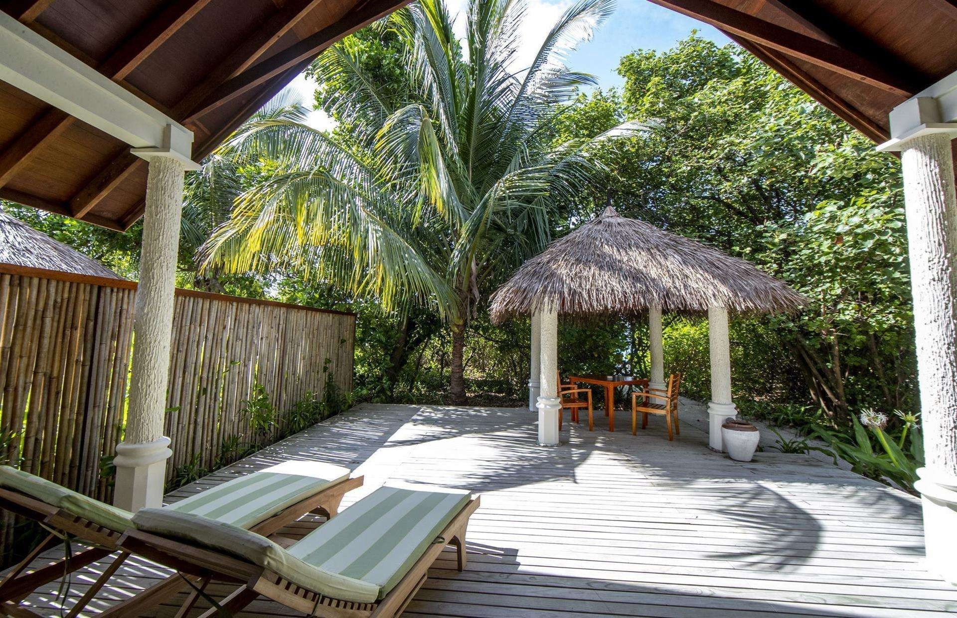 Beach Villa, Furaveri Maldives 5*