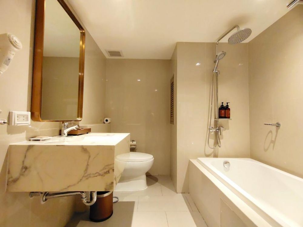 Chill With Bathtub, Away Bangkok Riverside Kene 4*