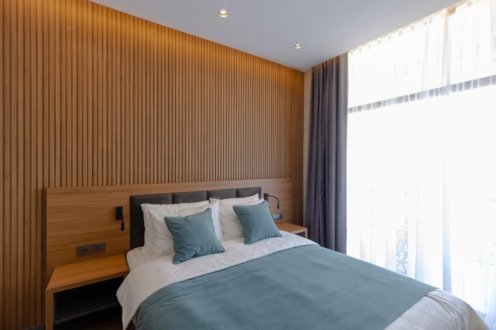 Standard Twin, Monarch 4*