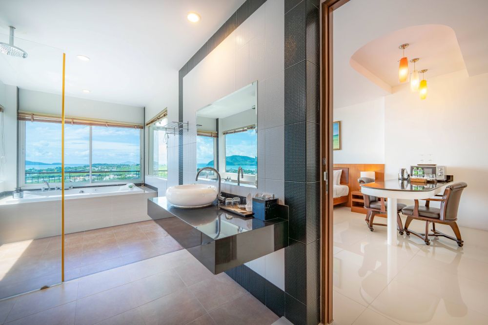 Jacuzzi Suite Sea View, The View Rawada Phuket 4*