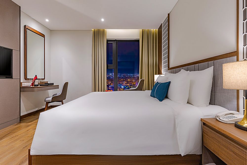 Deluxe City, Peninsula Hotel 5*