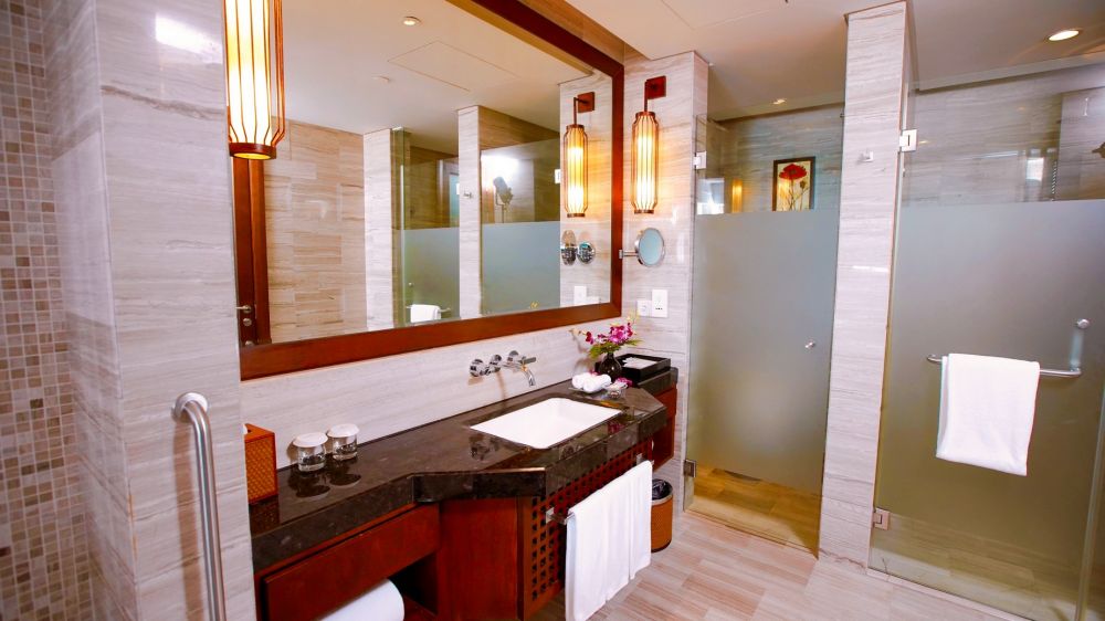 Premier City/Garden/Ocean View, Crowne Plaza Danang 5*