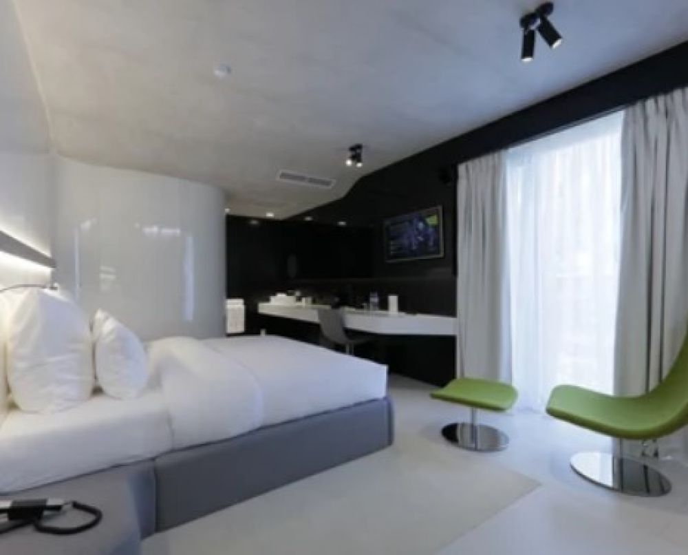 Bezier, The Grove Design Hotel 4*