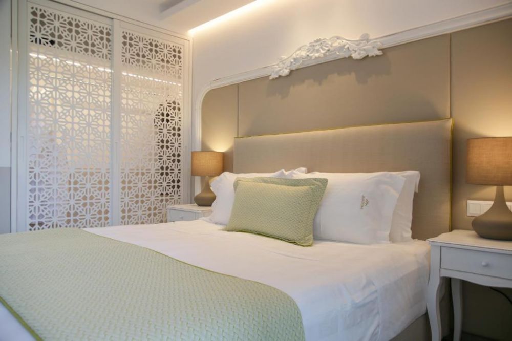 Deluxe Room Sea View, Avaton Luxury Hotel & Villas – Relais & Chateaux 5*