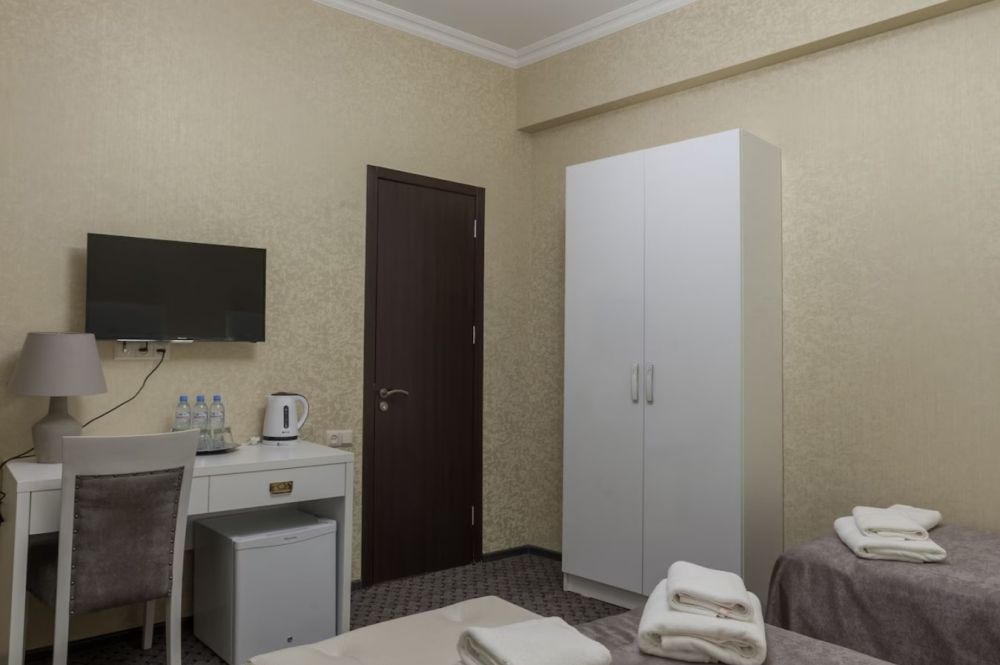 Triple Room, Piazza Tbilisi 3*