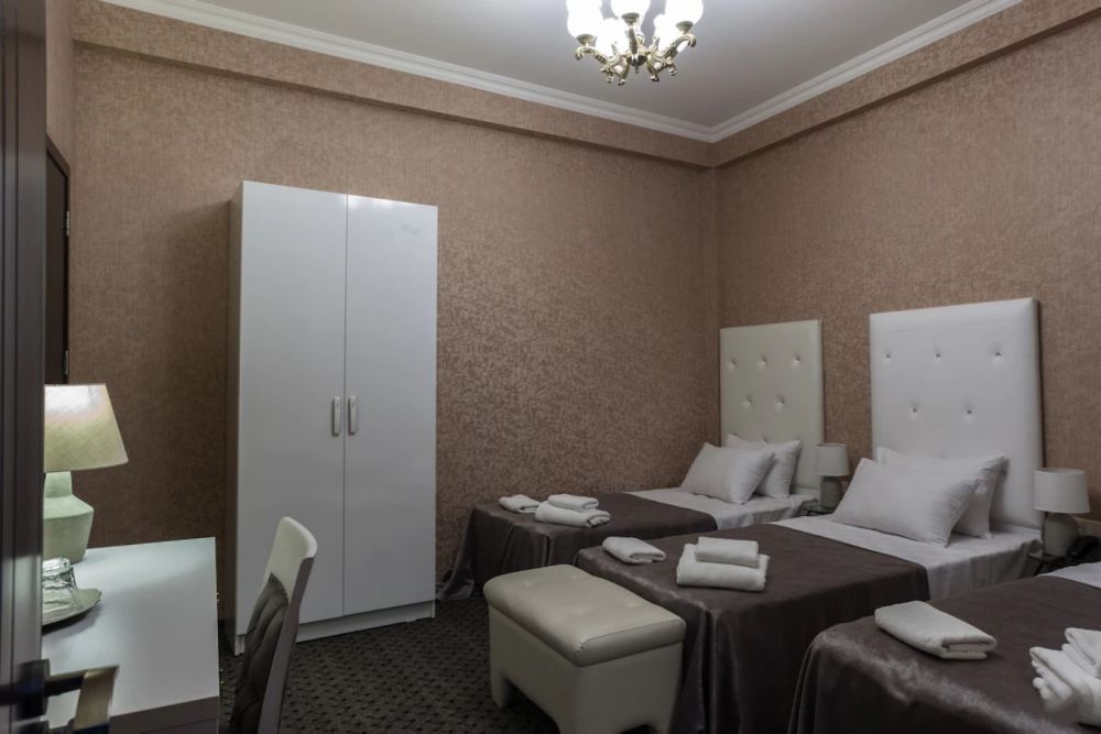 Triple Room, Piazza Tbilisi 3*