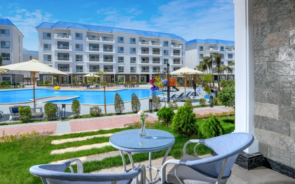 Azur Suite, Azur One Eleven 5*