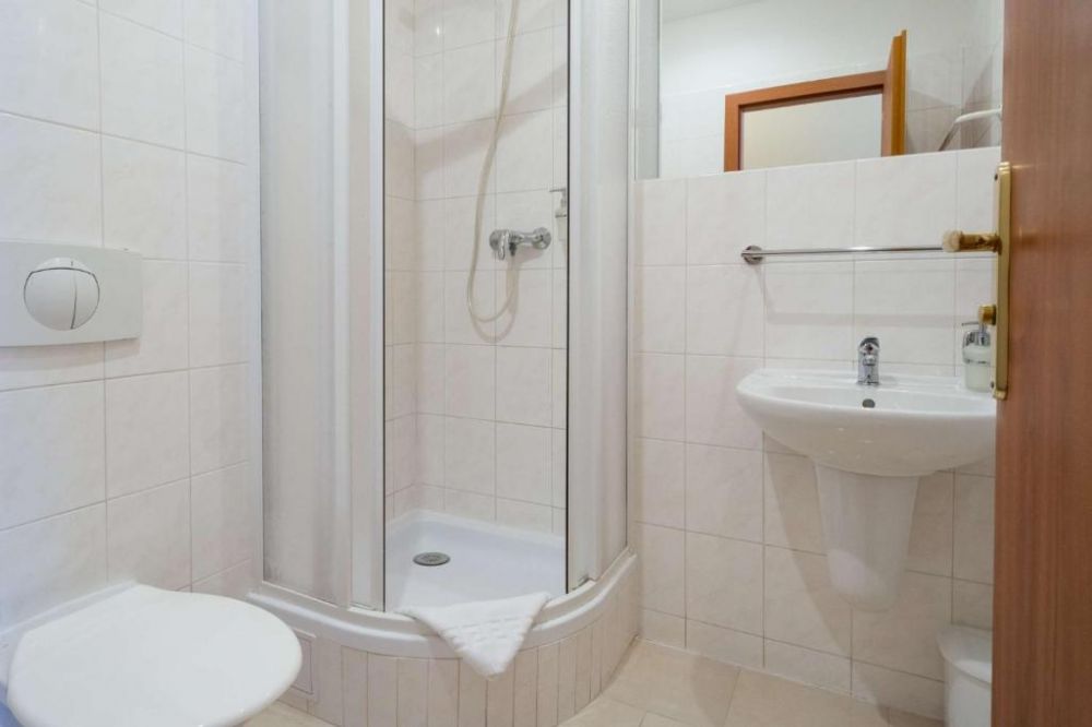 Double Standard, Prague Centre Plaza 3*