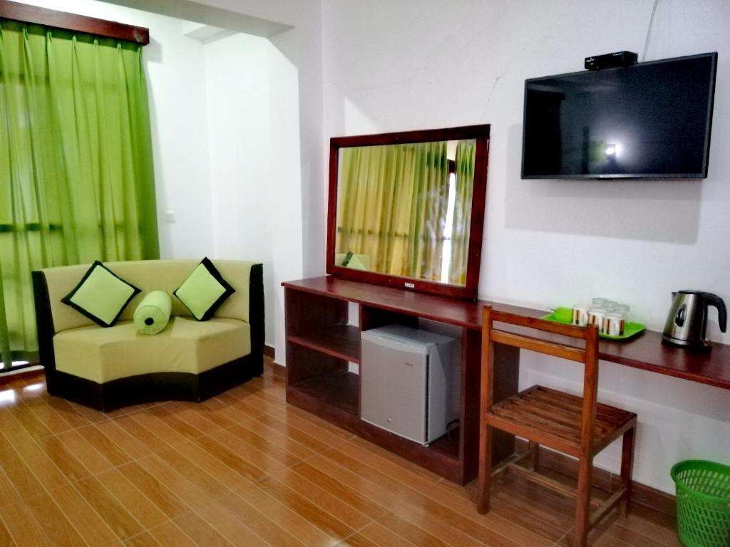 Superior Seafront Room, Serenade Beach Hotel 2*