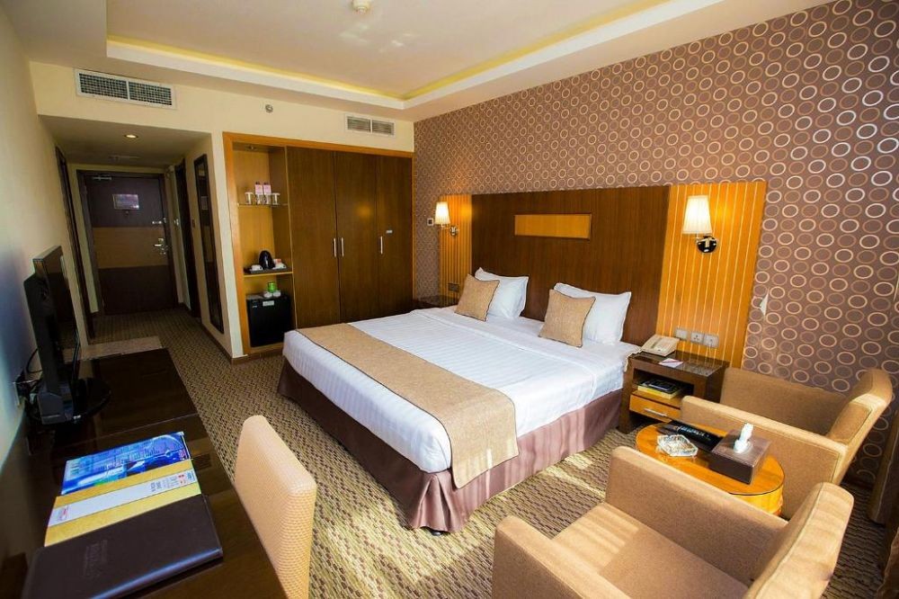 Deluxe, Fortune Plaza Hotel 3*