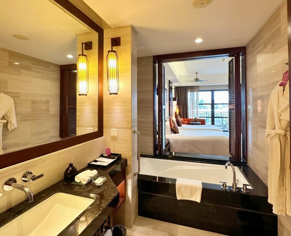 Premier City/Garden/Ocean View, Crowne Plaza Danang 5*