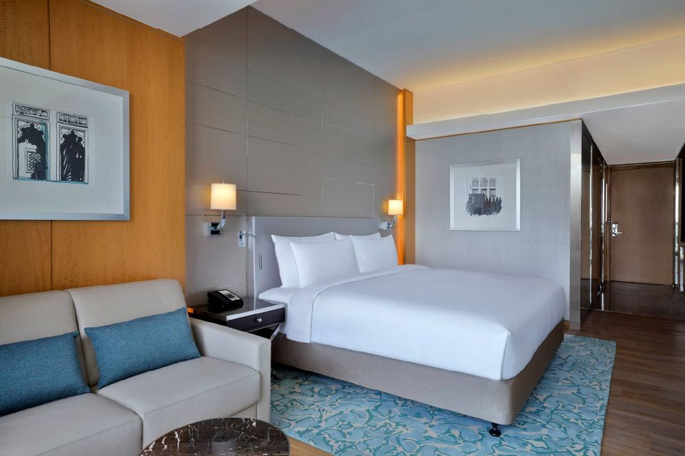 Two Double Beds/ King Guest Room With Balcony, Hilton Dubai the Palm 4*