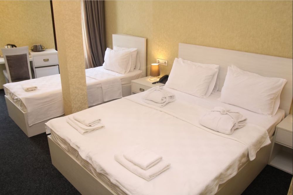 Triple/Quadriple Terrace, Piazza Tbilisi 3*