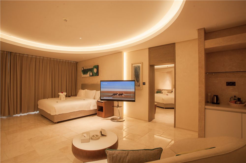 200° Panorama Ocean View Executive Suit (Two King Beds Room), Phoenix Island Resort Sanya 5*