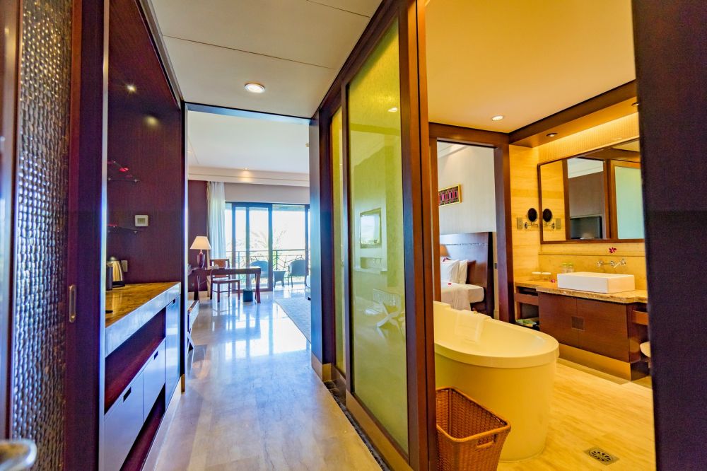 Golf Elegant Room, Grand Metropark Resort Sanya 5*