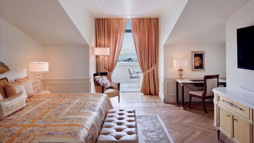 Superior Room (City & Creek View), Palazzo Versace Dubai 5*