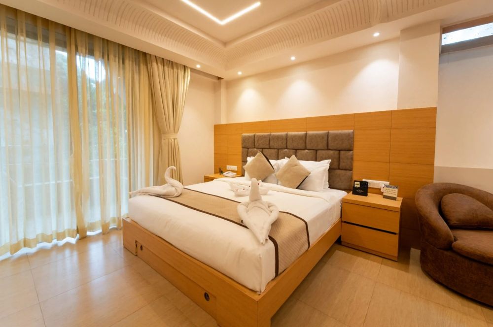 Luxury Couple with jacuzzi bathtub, Grandeur De Sanchi 4*