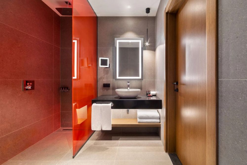 Superior, Radisson RED 4*