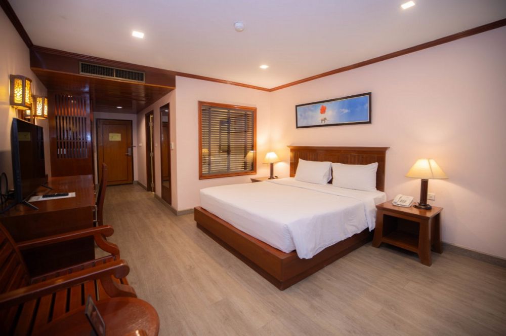 Pool Side Access, Baumanburi Hotel 3*