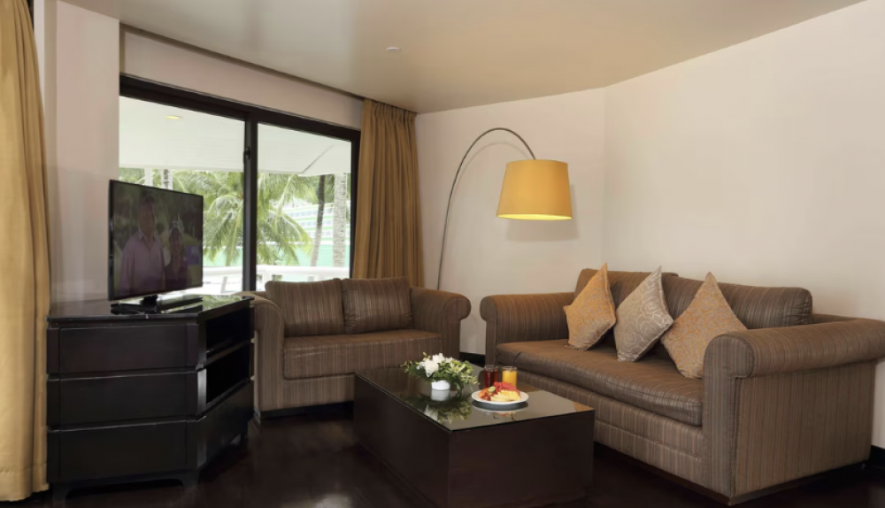 Oceanfront 1-Bedroom Deluxe Suites, Le Meridien Phuket 5*