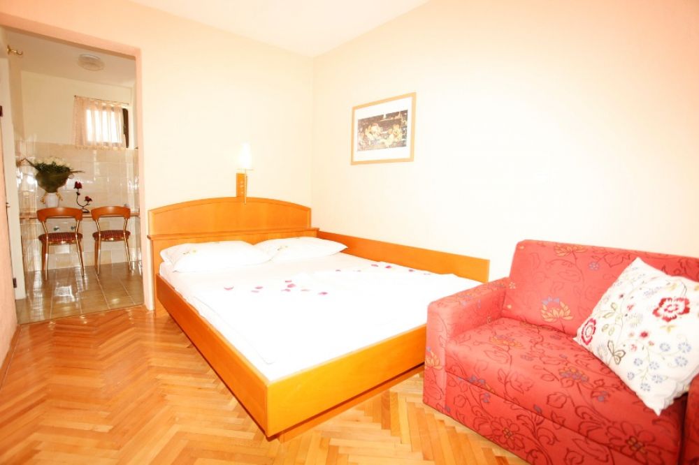 Studio 02+1, Perovic Apartments 4*