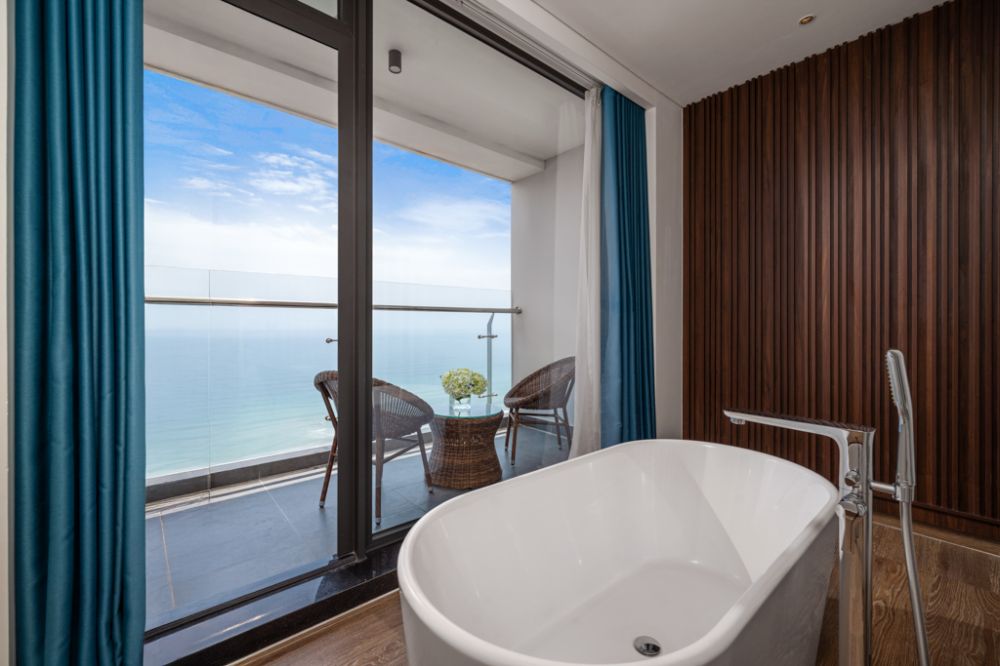 Canvas Suite, Canvas Danang Beach Hotel 4*