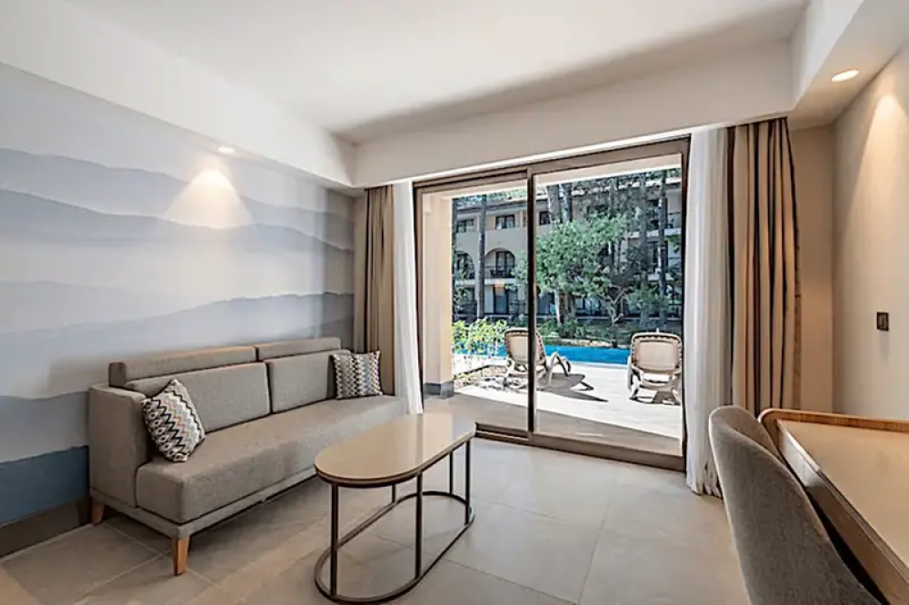 Swim Up Room, Champion Holiday Village 5*