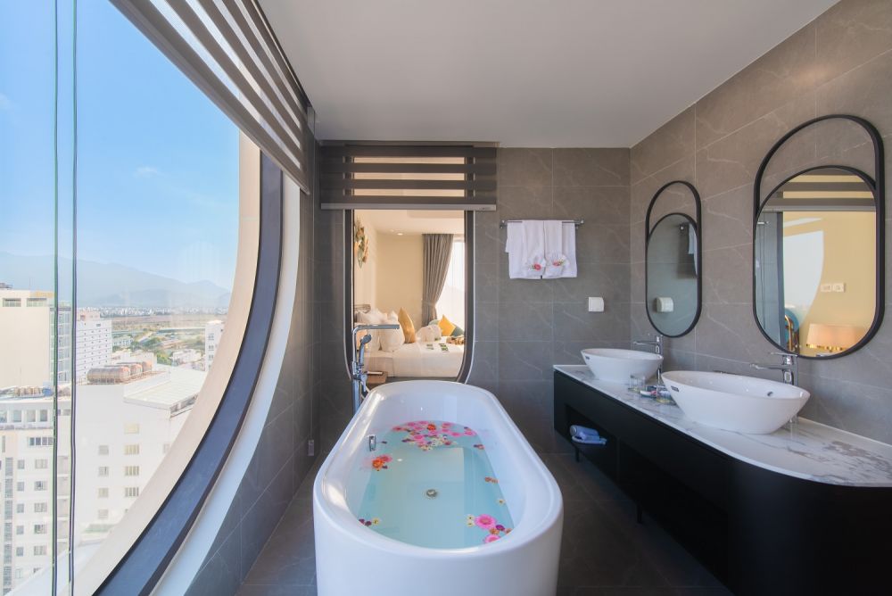 Signature Room, Grand Tourane Nha Trang 4*