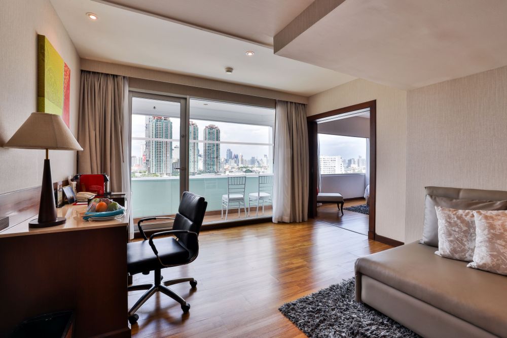 Balcony Suite River View Room, Ramada Plaza By Wyndham Bangkok Menam Riverside 5*