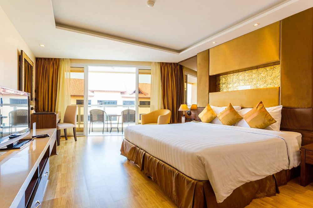 Deluxe Balcony Room, Nova Gold Pattaya 4*