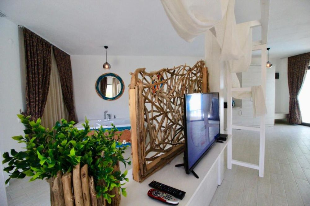 Honeymoon Room, Golden Life Z Exclusive Hotel | Adults Only 16+ 4*