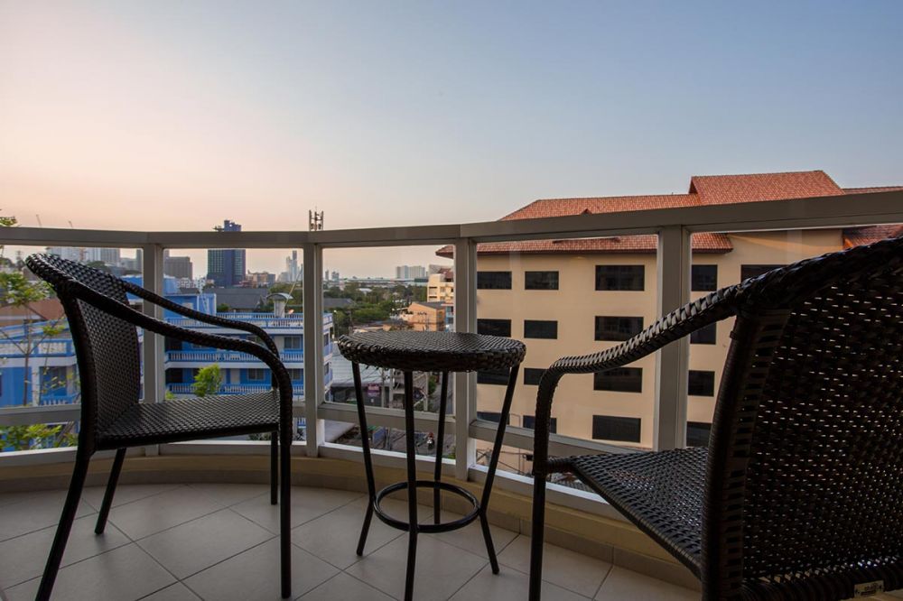 Grand Deluxe with Balcony, Nova Gold Pattaya 4*