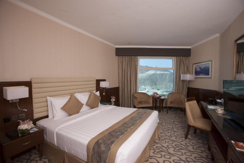 Deluxe Partial Sea View Room, Oceanic Khorfakkan Resort & SPA 4*