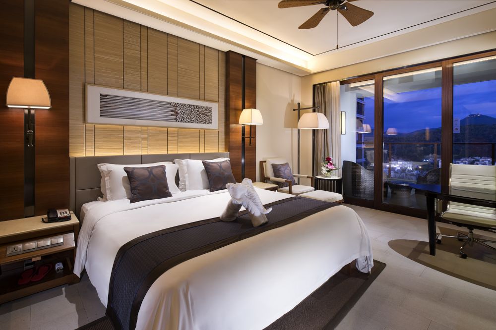 Crowne Plaza Deluxe Room, Crowne Plaza Sanya City Center 5*