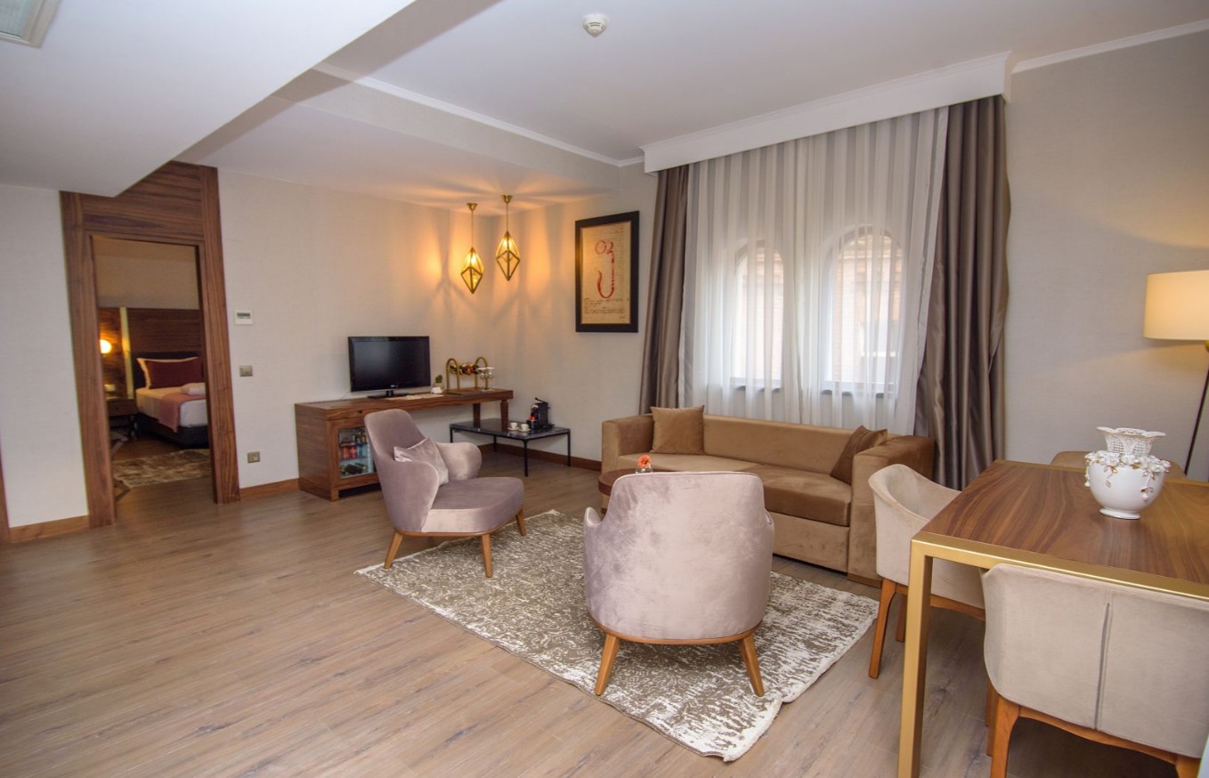 PREMIUM SUITE, Tiflis Palace 4*