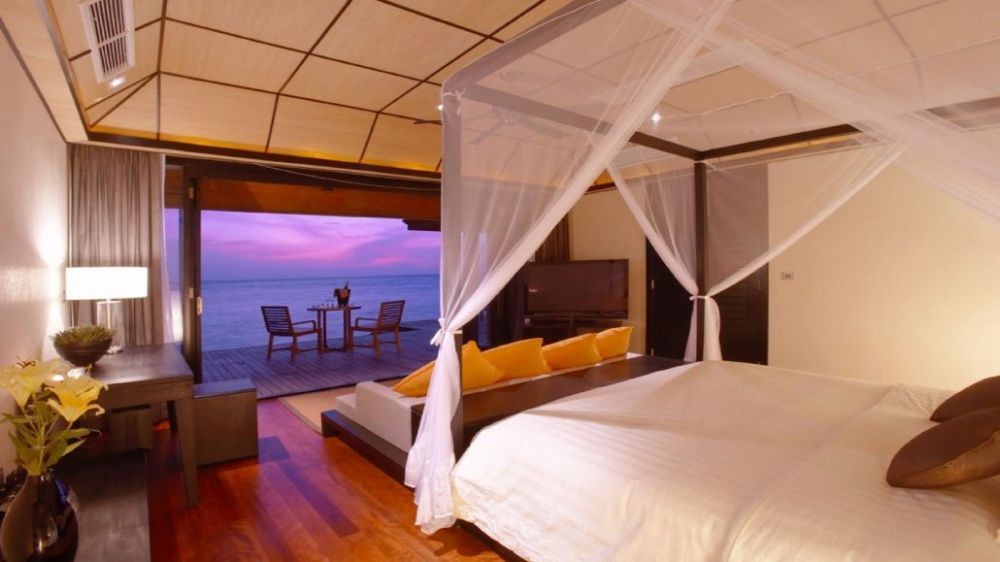 Sunset Water Suite, Lily Beach Resort Maldives 5*