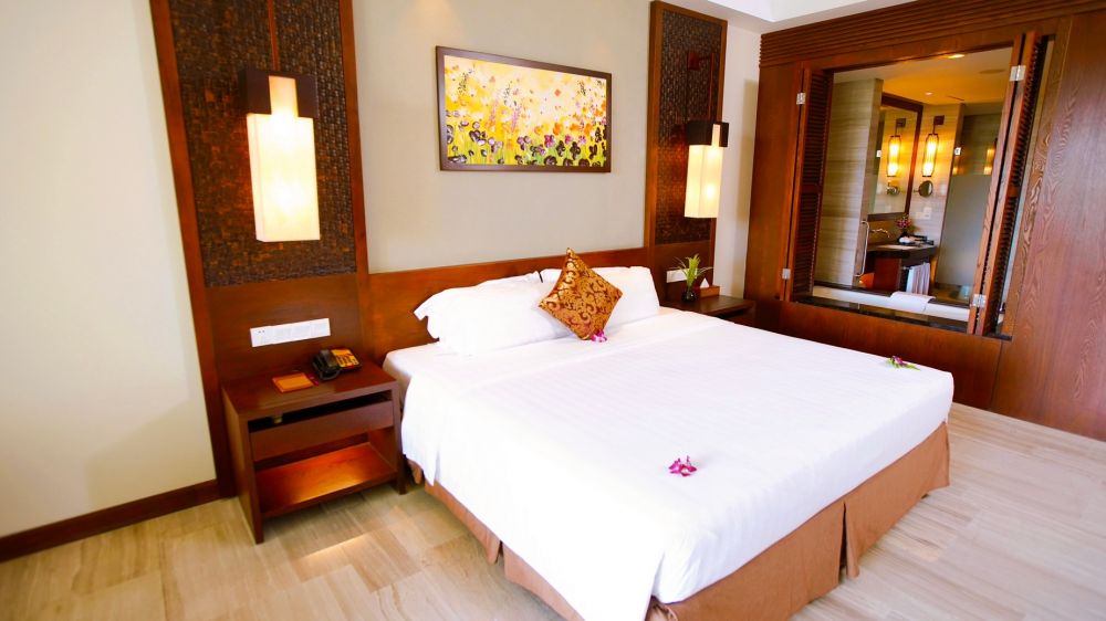 Premier City/Garden/Ocean View, Crowne Plaza Danang 5*