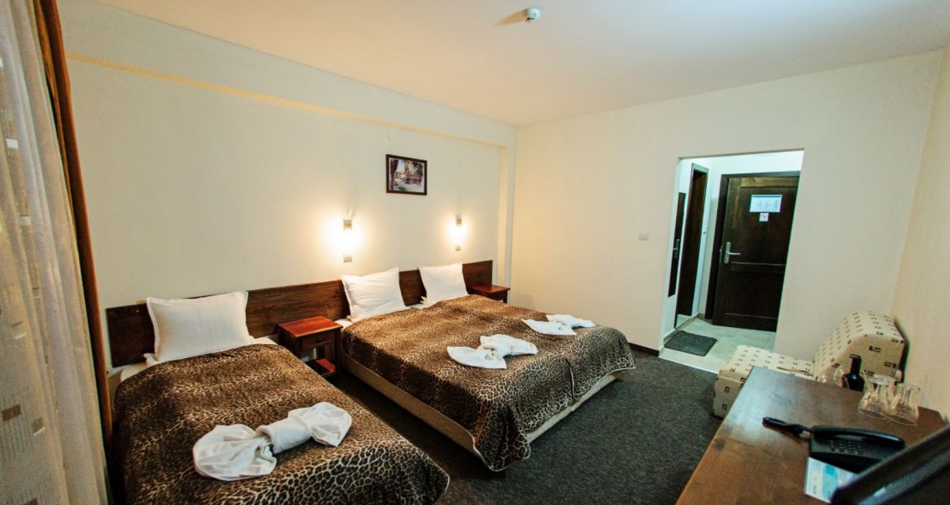 TRPL Room, Dumanov Hotel 3*